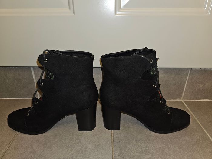 👢 Bottines à talons Miss Liberto – Motifs fleurs – Taille 40 – Talons 8,5 cm - photo numéro 9