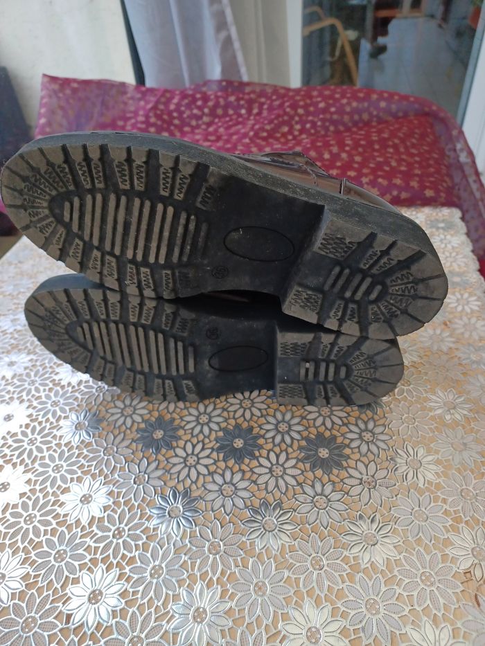 Chaussures mocassins vernis My B coloris bordeaux taille 36 en très bon état. - photo numéro 9