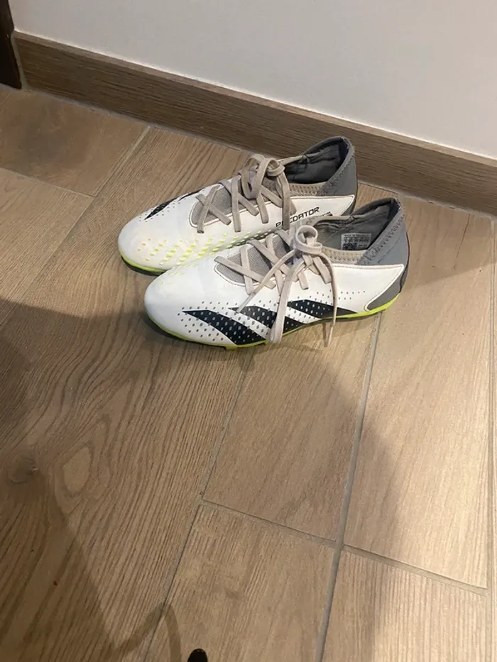 Crampons adidas prédator taille 35