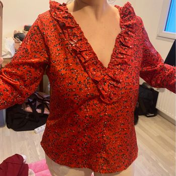 Haut rouge décolleté