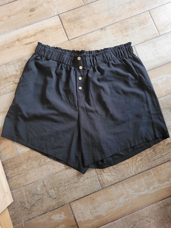 Short femme noir taille 4XL  52-54  noir