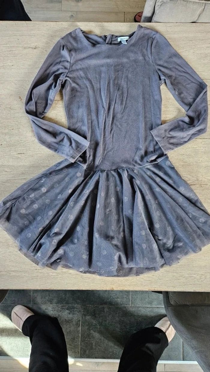Robe grise à manches longues et tulle, Okaïdi, taille 14 ans, peu mise - photo numéro 3