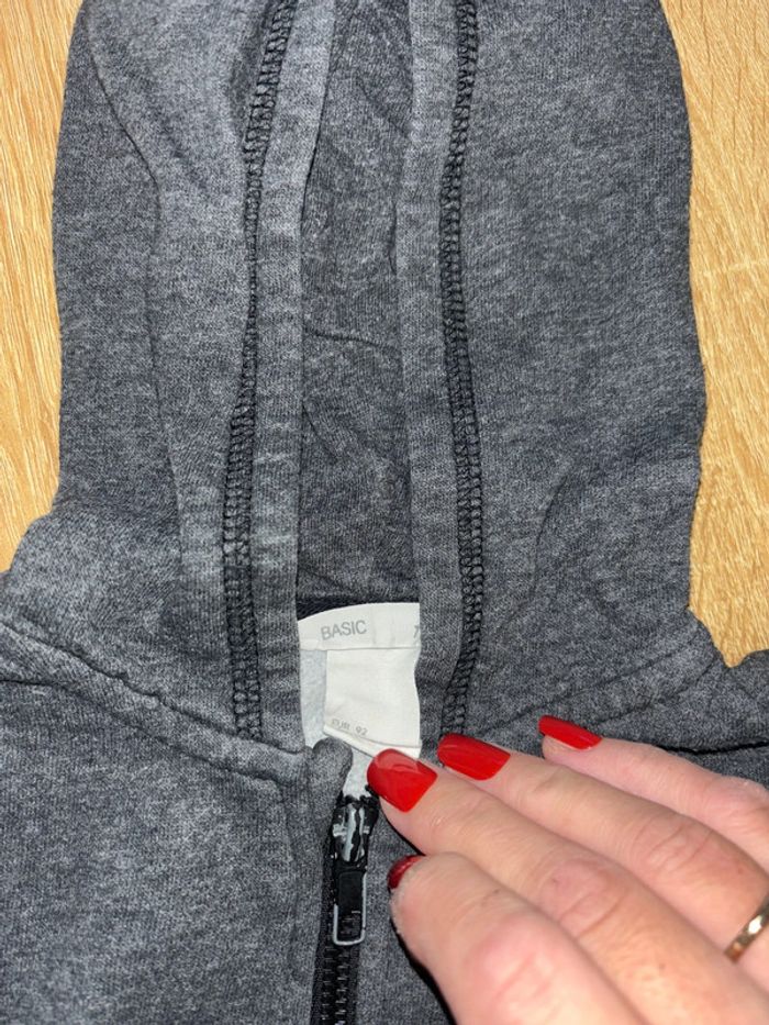 Veste gilet gris garçon. H&m taille 2 ans en bon état général - photo numéro 3