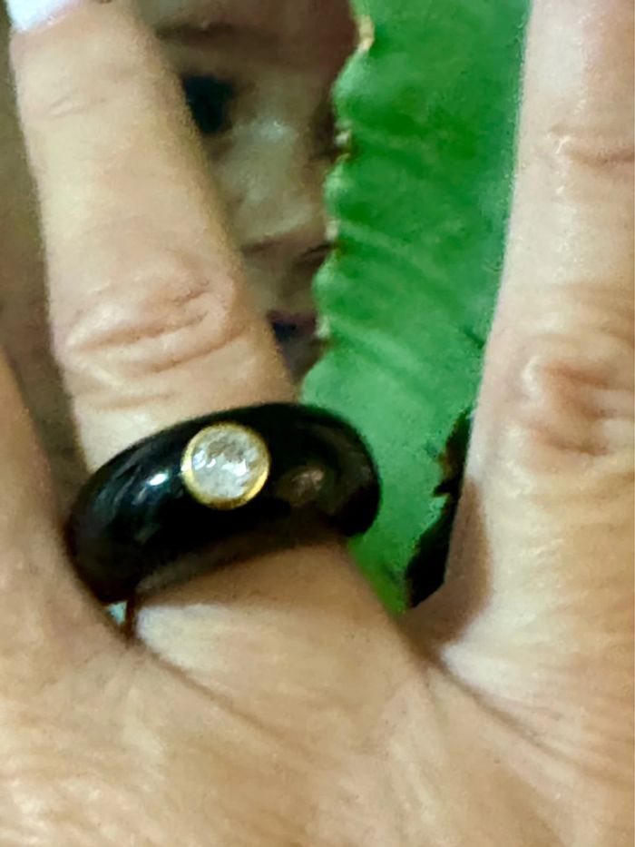 Bague rock résine noire gris cristal finition acier inoxydable or