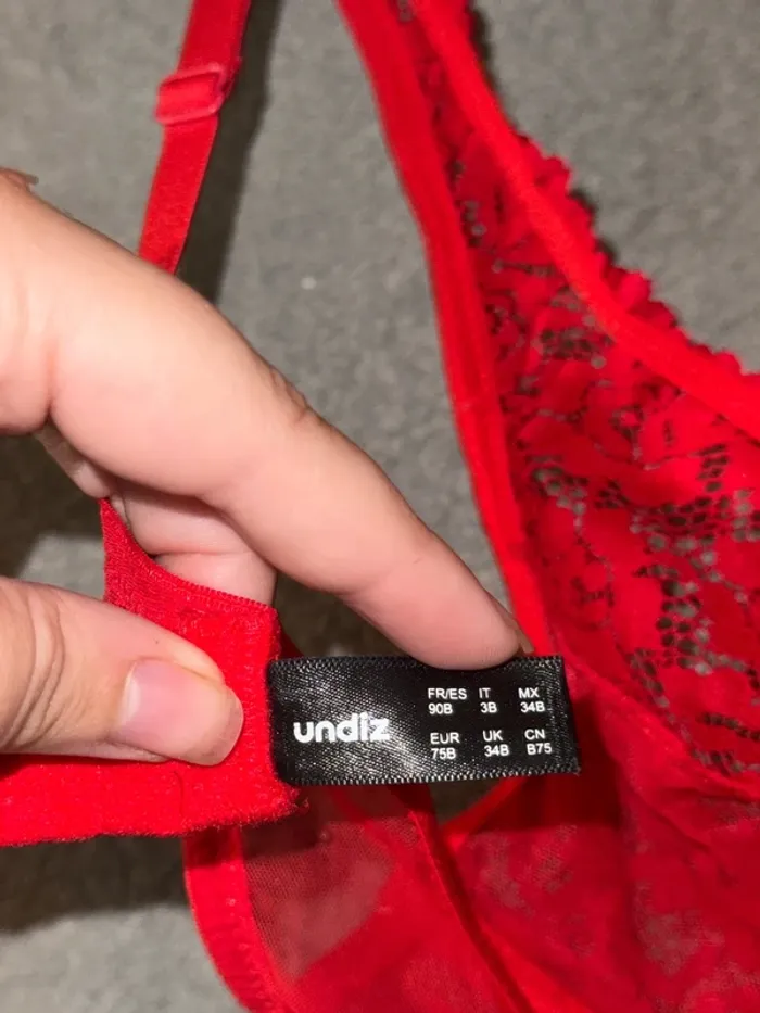 Soutien gorge rouge undiz 90 B - photo numéro 3