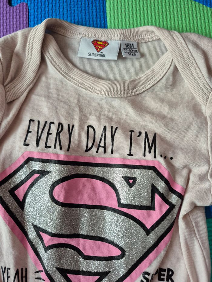 Lot de 2 bodies AC/DC + SuperGirl 18m - photo numéro 3