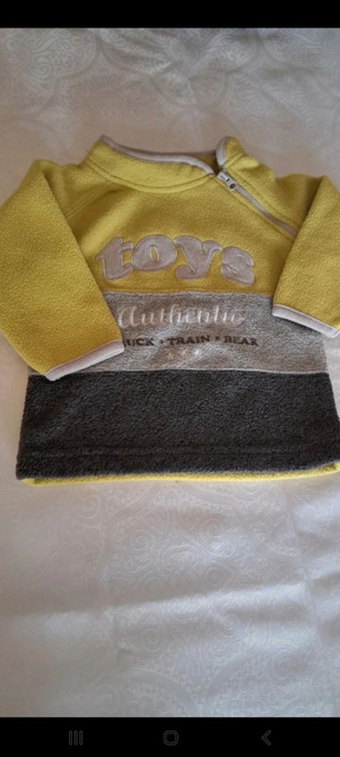 Pull polaire vert et gris 6 mois