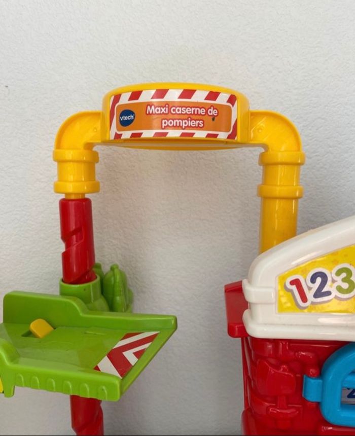 Caserne de pompier Circuit Tut tut bolide + véhicules voiture pompier , ambulance hélicoptère VTECH - photo numéro 8