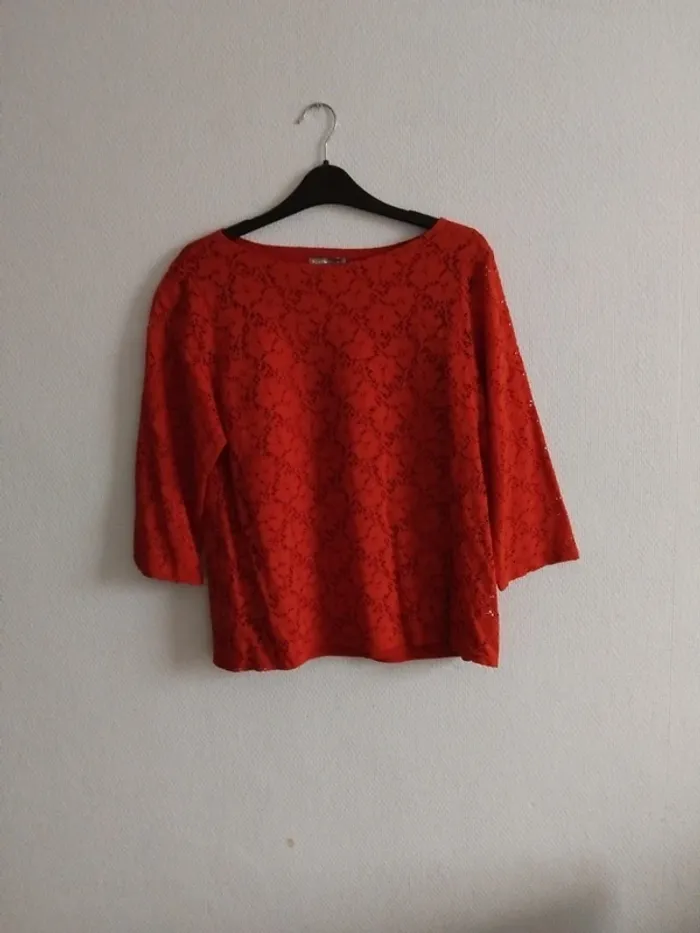 Haut en dentelle avec doublure taille M