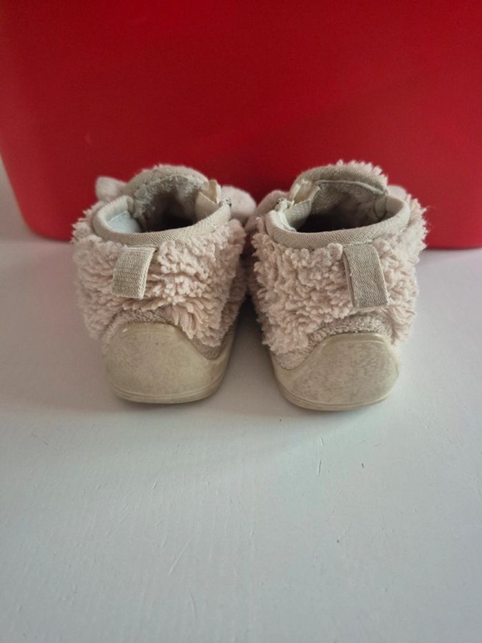 🐾 Chaussons poilus Kiabi taille 22  Cœur doré & oreille 💛 - photo numéro 5