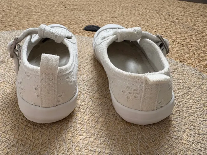 Chaussures babies toile blanc broderies anglaises Vertbaudet 23 - photo numéro 7