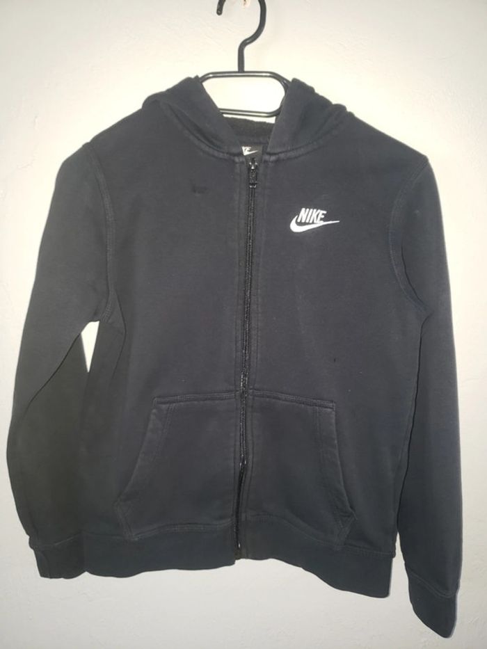 Veste a capuche nike taille m junior