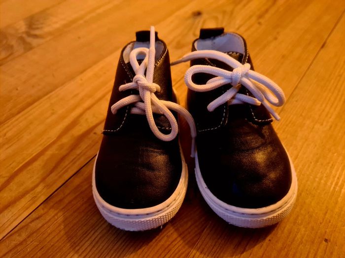 Bottines en cuir noir pour bebe fille ou garçon