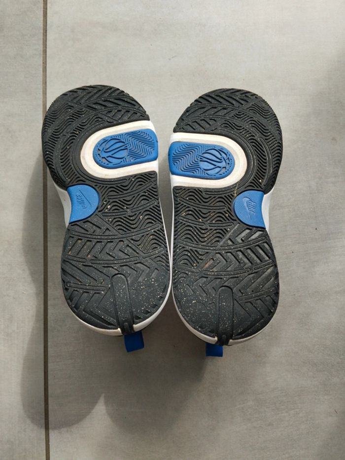 Baskets Nike team Hustler D11 taille 36.5 - photo numéro 5