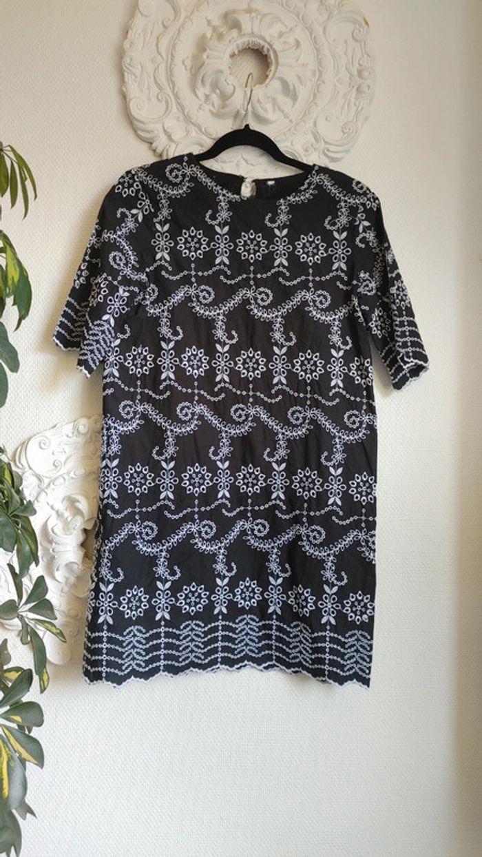Robe en cotton noir brodé chic - photo numéro 9