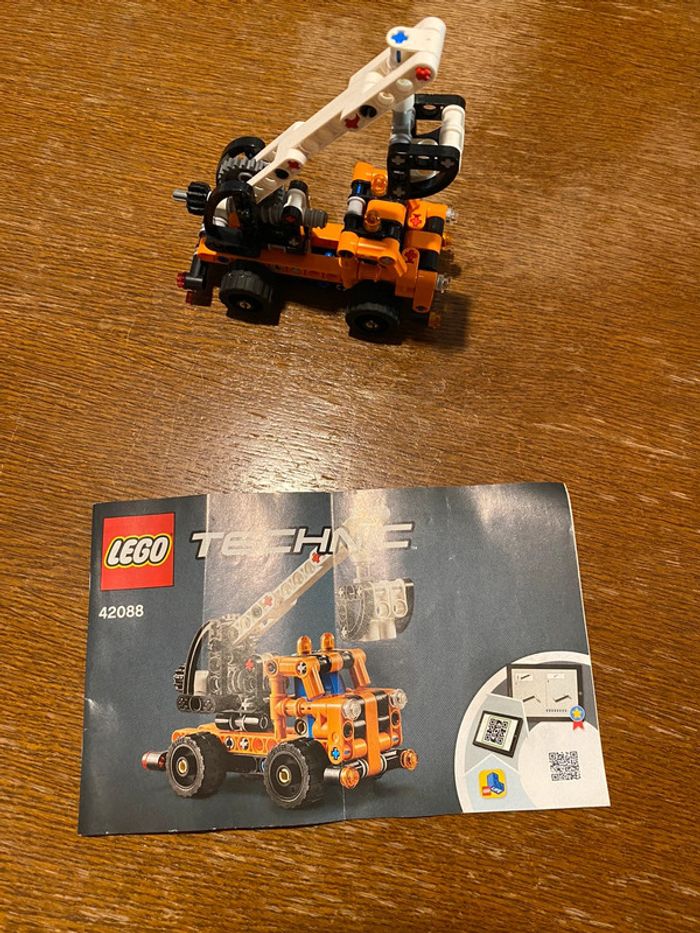 Lego technic 42088 - La nacelle élévatrice - photo numéro 2