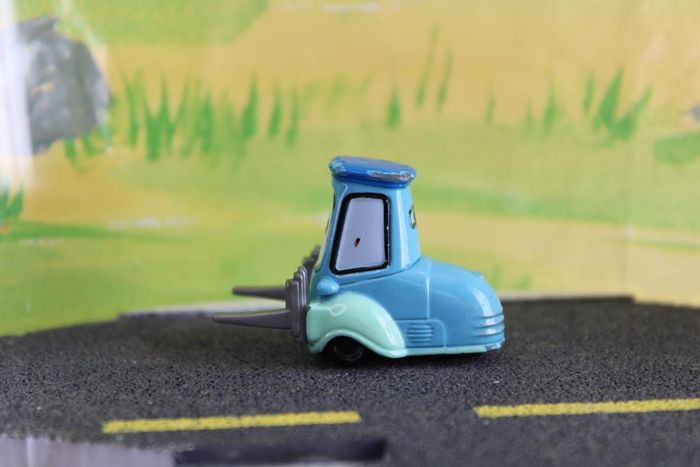 Disney Pixar cars Guido - photo numéro 2