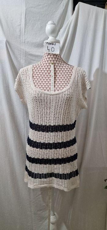 Pull, long,façon crochet ,crème &marine, en très très bon état, en coton, longueur 74cm
