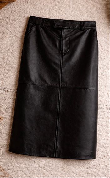 Jupe fendue en cuir longue stradivarius élégante printemps 2026 noire virale