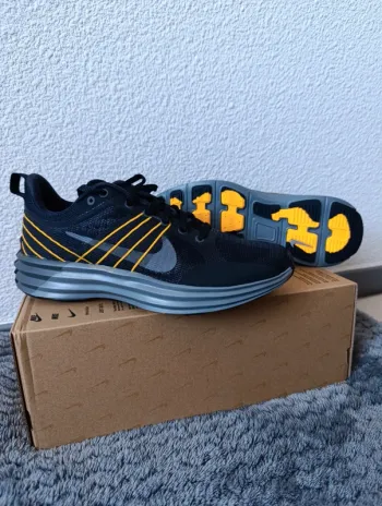 Baskets neuves Nike Lunar Roam taille 38,5