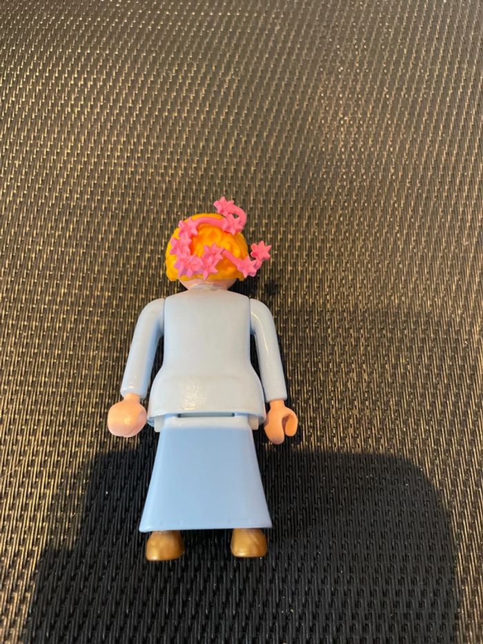 Playmobil figurine femme blonde robe bleue il en fleurs et accessoire cheveux - photo numéro 5