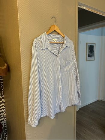 Chemise rayée contenant du lin