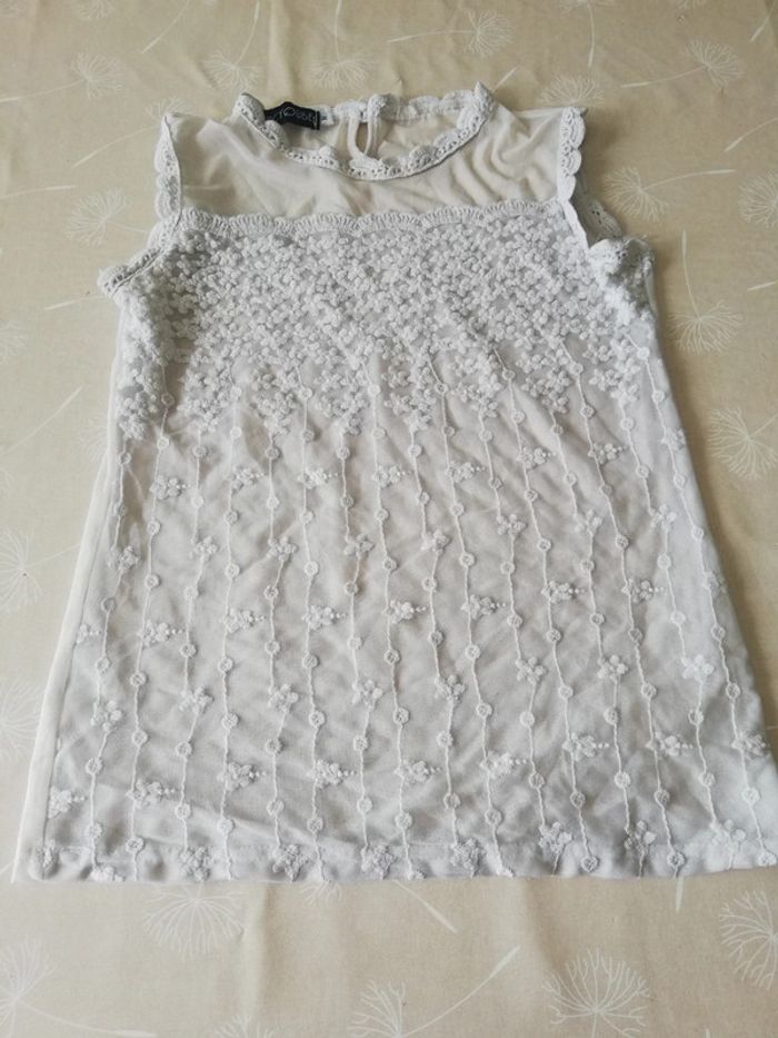 Débardeur écru dentelle sur le devant et transparent derrière taille M