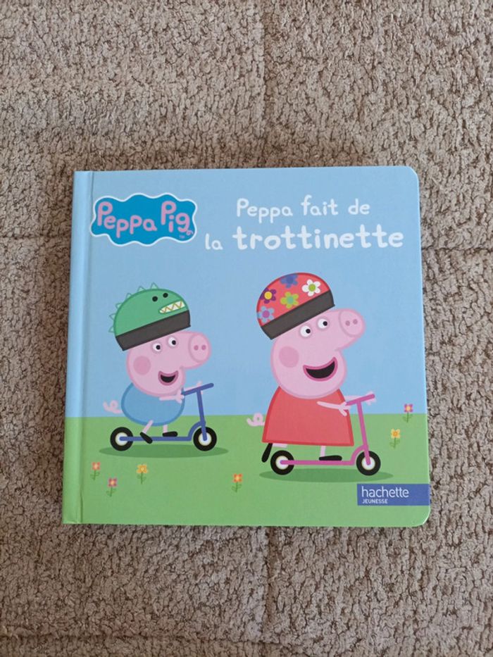 Livre Peppa pig cartonné : Peppa fait de la trottinette