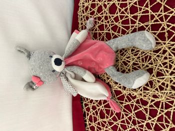 Doudou plat lapin gris rose pois TEX