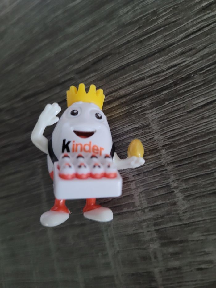 Figurine kinder happy birthday 40 ans - photo numéro 3