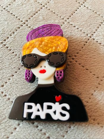 Magnifique broche pop art