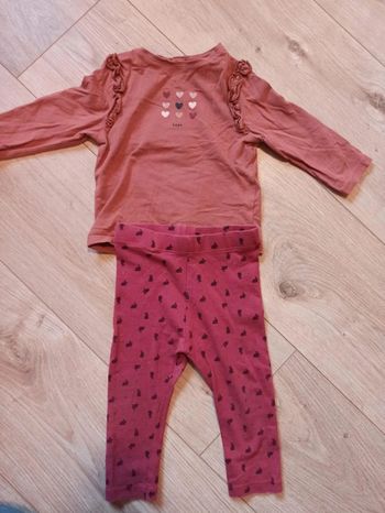 Ensemble leggings et t-shirt manches longues