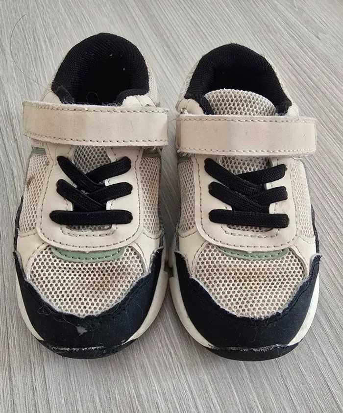 Baskets taille 24 - photo numéro 2