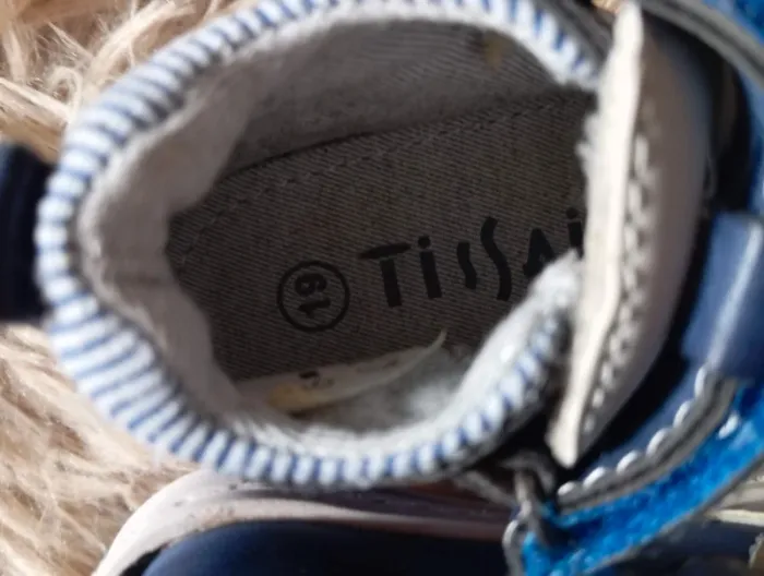 Chaussures ouvertes taille 19 - photo numéro 3