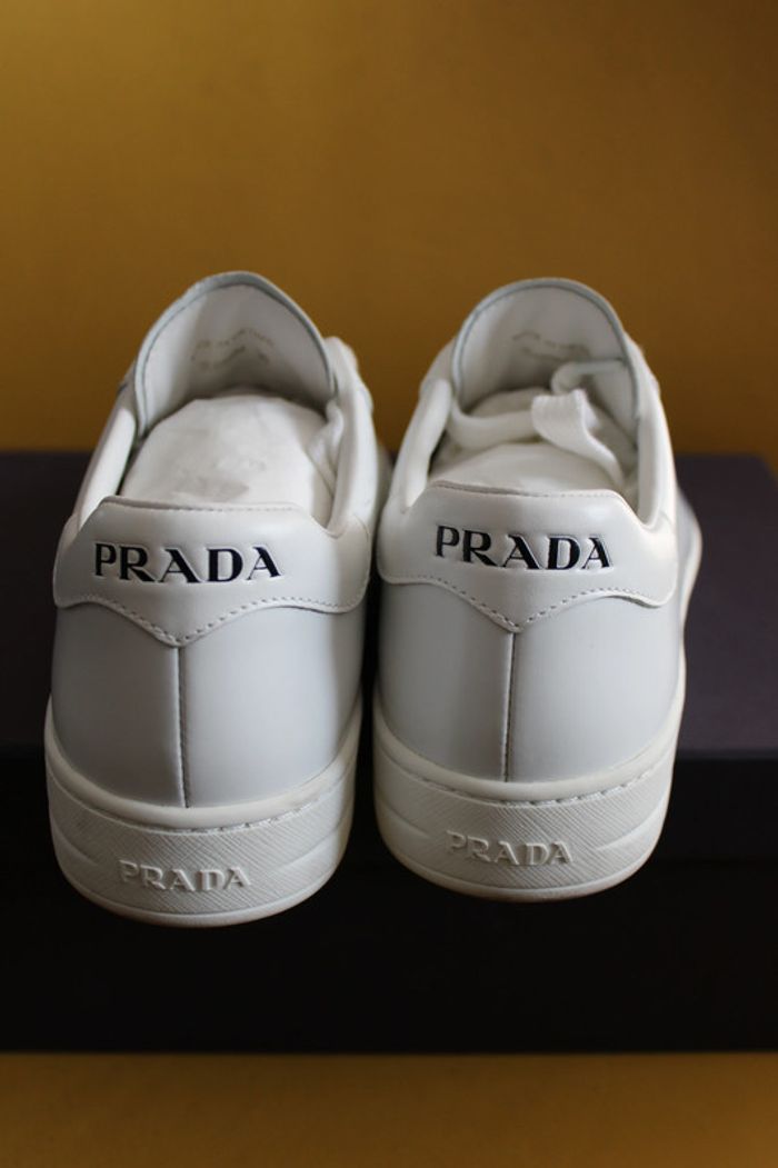 baskets sneakers pour femme de la marque Prada pointure 36 - photo numéro 5