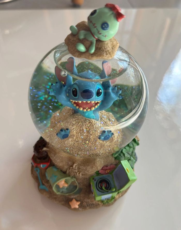 Snowglobe musical Lilo et stitch boule pailletée - photo numéro 2