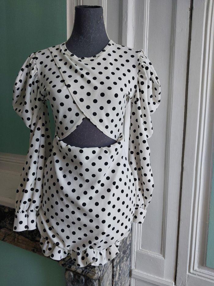 Robe toute saison  très élégante