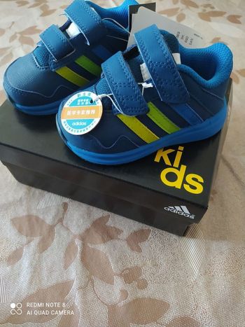 Basket adidas p19 neuf