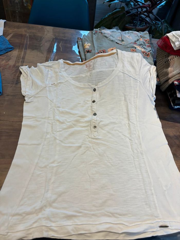 T shirt T L