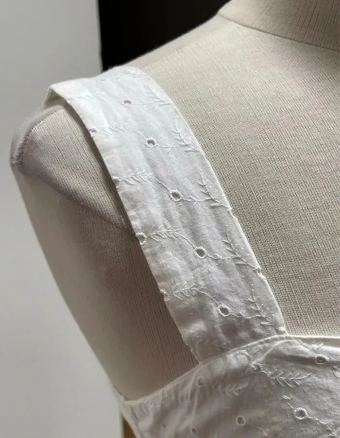 Superbe Robe vintage en coton dentelle anglaise 🌸 - photo numéro 3