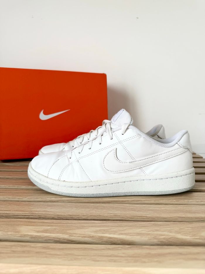 Baskets Sneakers Nike - Blanches - Pointure  39 - Excellent état