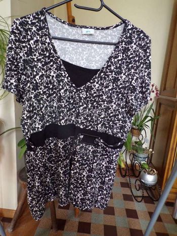 Haut/t-shirt fleuri noir, marque M&S mode, taille L