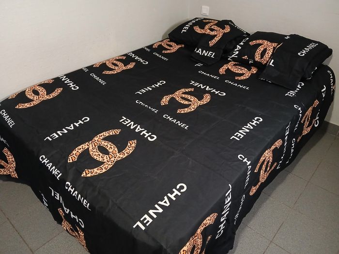 Drap de lit avec 4 taies d'oreiller - photo numéro 2