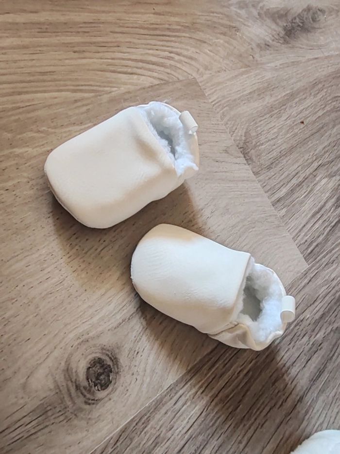 Chaussure / chausson bébé - taille 0-3mois - photo numéro 2
