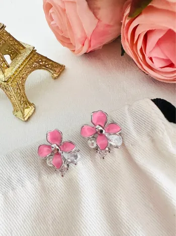 🌸Boucles d’oreilles faites main – fleur rose, petite perle & cristal