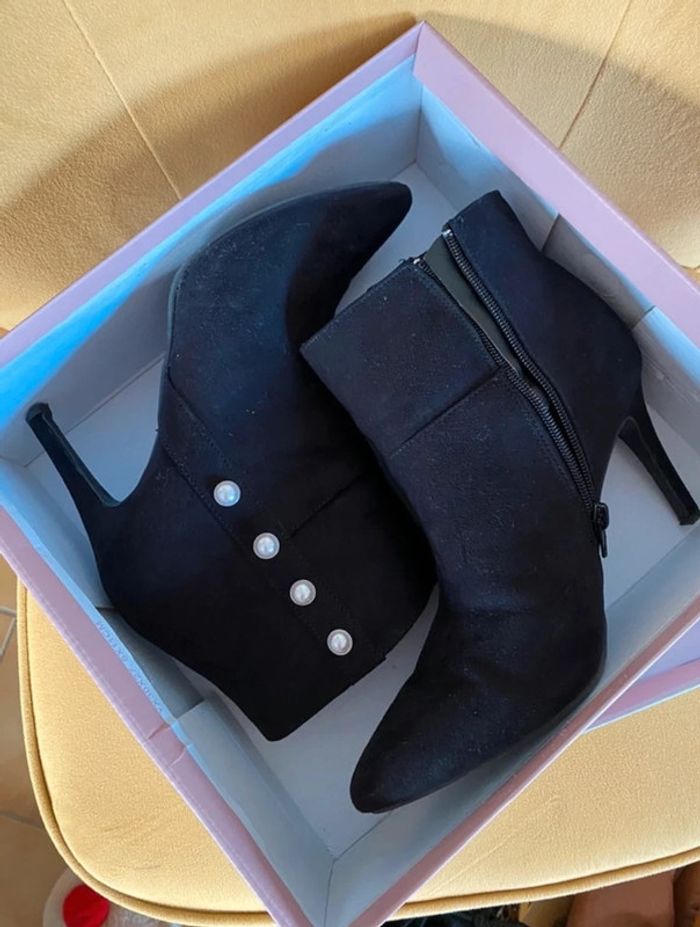 Bottines noires à talon P.41