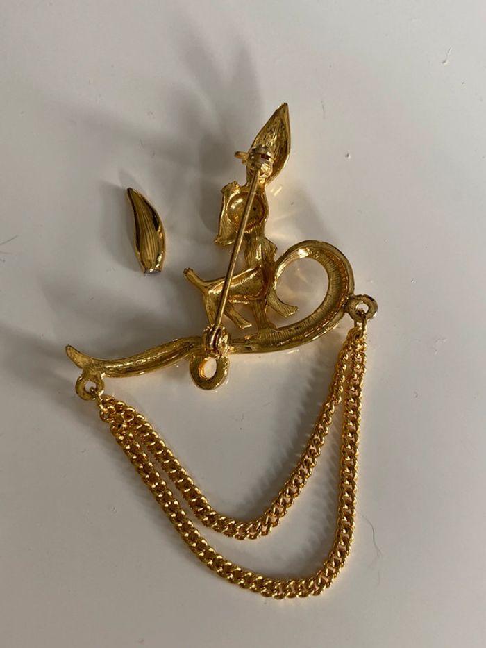 Broche bambie avec strass et chaînette - photo numéro 4