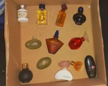 Lot de 13 miniatures de parfums