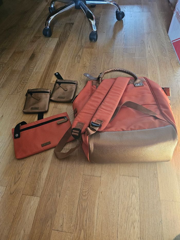 Lot cabaia totbag 10 ans plus sac L bogotta plus 2 pochettes et pochettes latérales offertes - photo numéro 2
