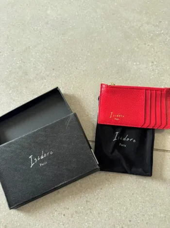 Porte carte rouge Isidore Paris, très bon état 13,,5x7,5cm